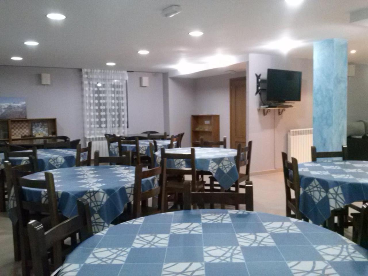 Albergue Turistico Rio Aragon Canfranc Exterior foto