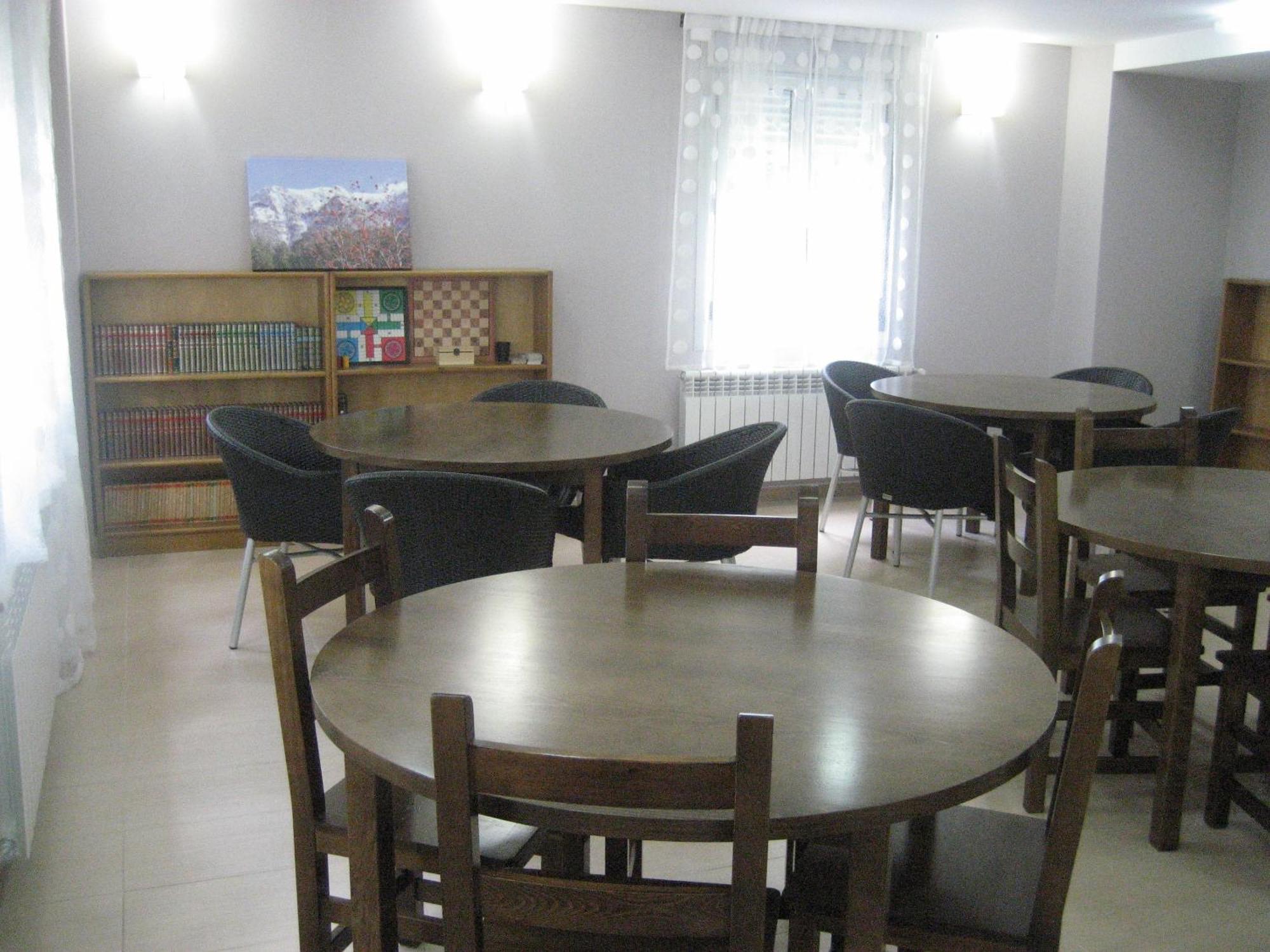 Albergue Turistico Rio Aragon Canfranc Exterior foto