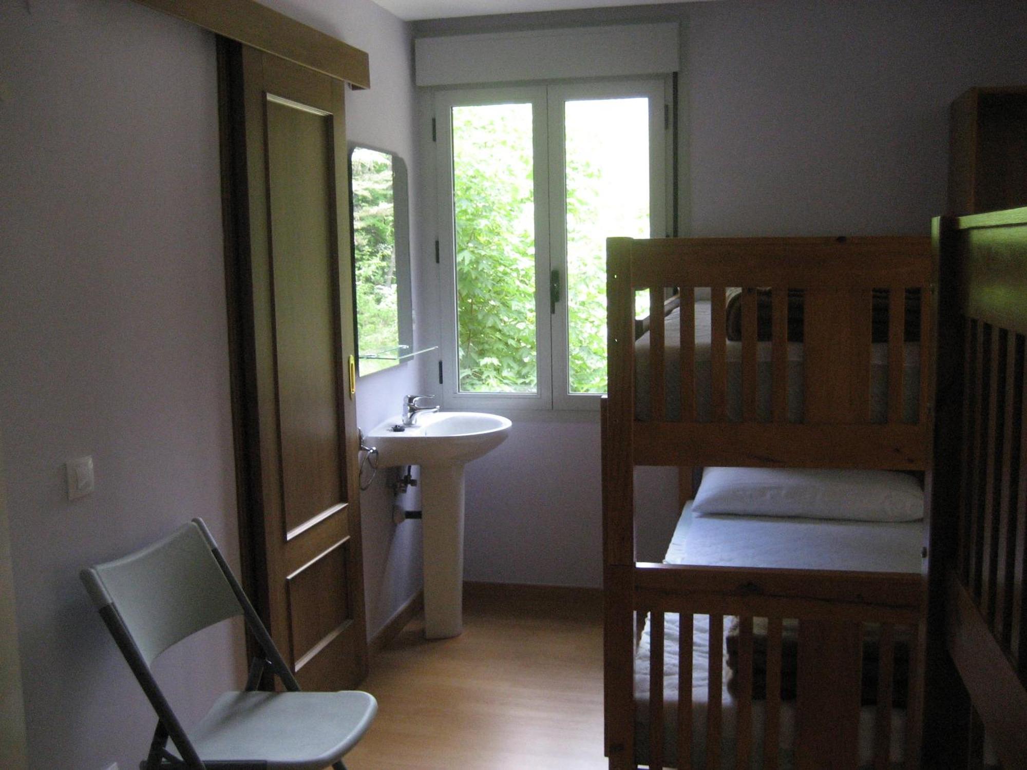 Albergue Turistico Rio Aragon Canfranc Exterior foto
