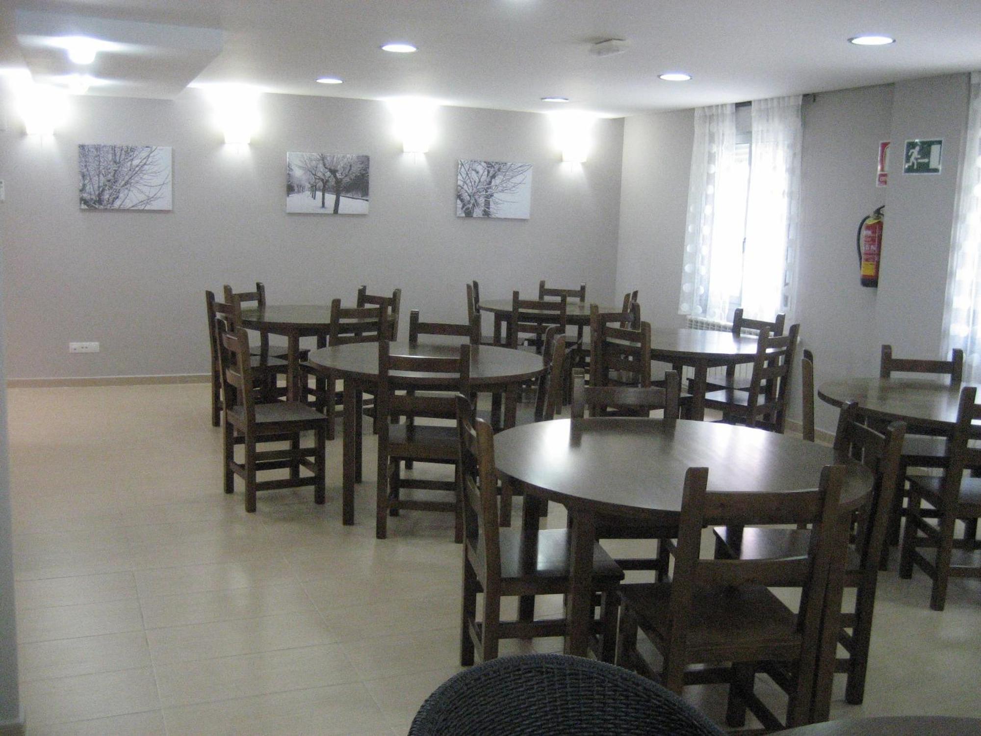 Albergue Turistico Rio Aragon Canfranc Exterior foto