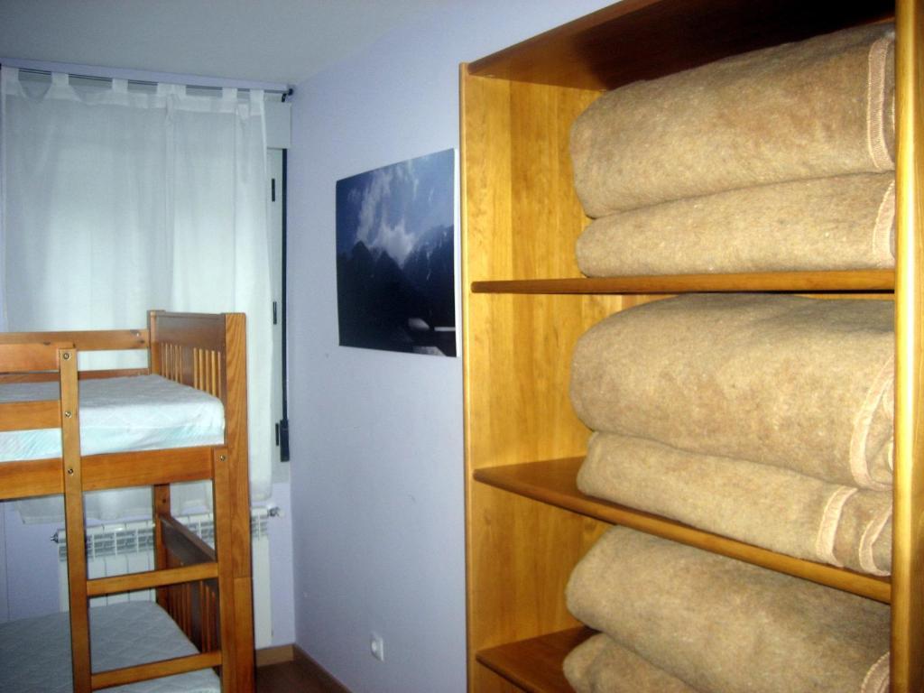 Albergue Turistico Rio Aragon Canfranc Cameră foto